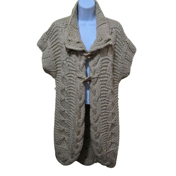 Chunky Knit Tan Cardigan Vest With Toggle Closures Cable Design cottagecore boho - Picture 2 of 7